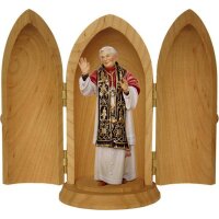 Papst Benedikt der  XVI in der Nische