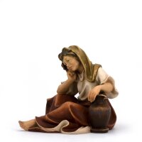 Sitting woman with jug - color with true gold - 18,9 inch